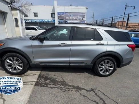 Certified 2022 Ford Explorer XLT w/ Equipment Group 202A AWD/4WD image 2