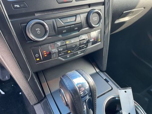 Used 2018 Ford Explorer XLT w/ Equipment Group 202A AWD/4WD image 9