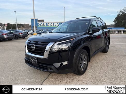 New 2025 Nissan Pathfinder SV w/ SV Premium Package image 18