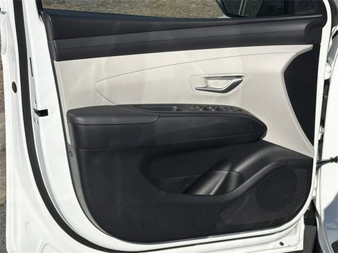 Certified 2025 Hyundai Tucson SE image 10