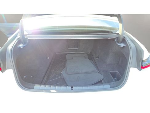 Used 2025 BMW 760i xDrive w/ Premium Package image 34