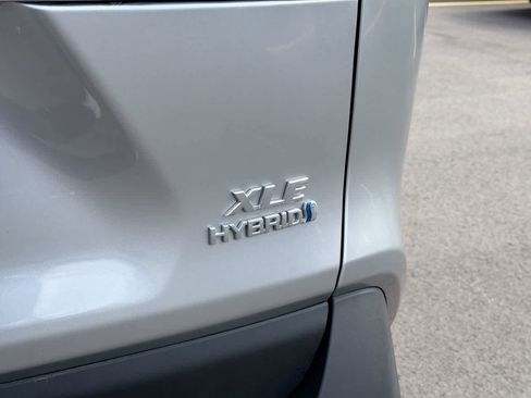 Used 2020 Toyota RAV4 XLE w/ Convenience Package image 18