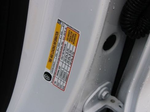 Used 2024 GMC Sierra 1500 SLT image 30