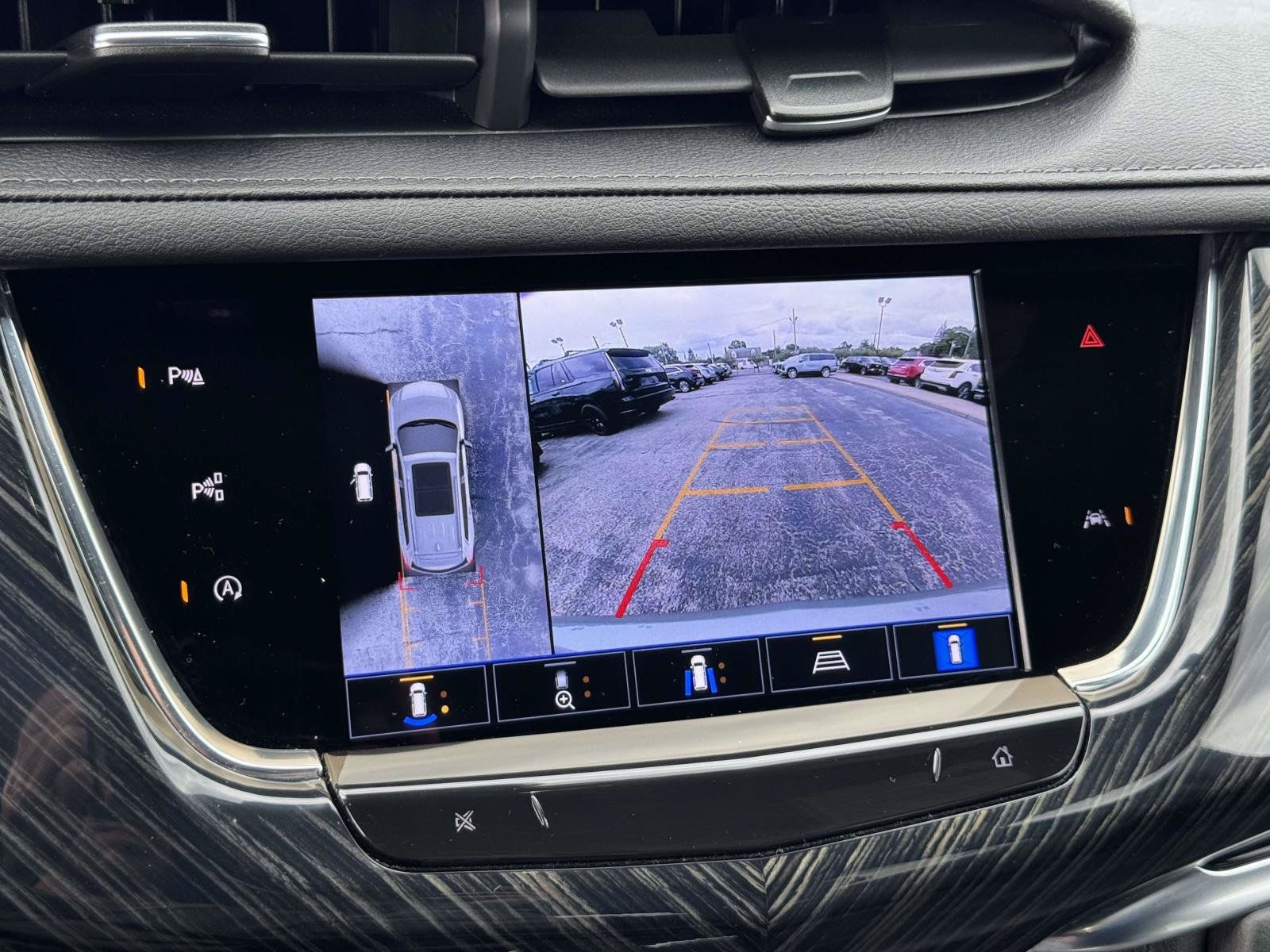 Certified 2023 Cadillac XT6 Premium Luxury w/ Technology Package AWD/4WD image 17