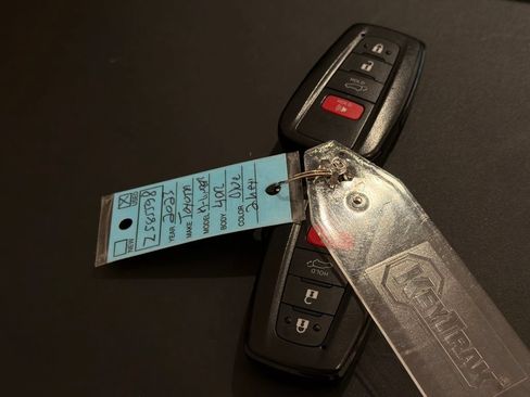 Used 2023 Toyota Highlander XLE AWD/4WD image 36