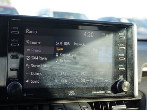 Used 2021 Toyota RAV4 XLE Premium image 24