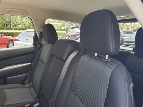 Used 2019 Nissan Pathfinder SV FWD image 12