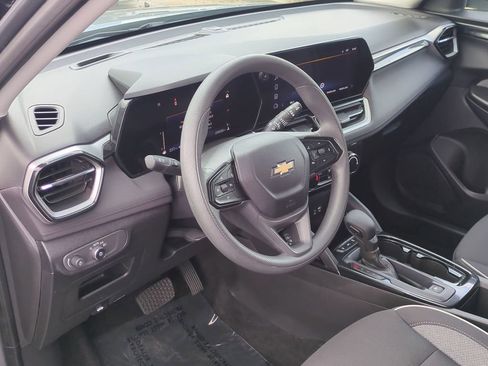 Used 2025 Chevrolet TrailBlazer LT AWD/4WD image 15