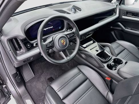 Certified 2024 Porsche Cayenne Coupe AWD/4WD image 4