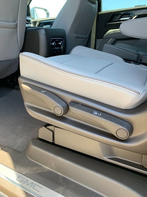 New 2026 GMC Yukon XL Elevation w/ Elevation Premium Package AWD/4WD image 15
