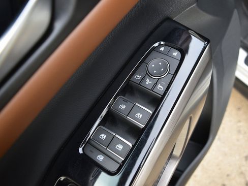 Used 2024 Nissan Pathfinder Platinum image 29