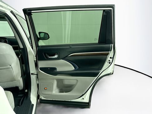 Used 2016 Toyota Highlander Limited image 33