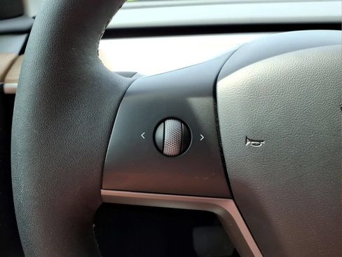 Used 2024 Tesla Model Y Long Range AWD/4WD image 13