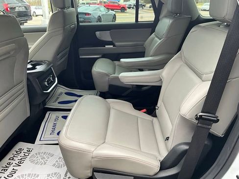 Used 2025 Ford Expedition Active AWD/4WD image 13
