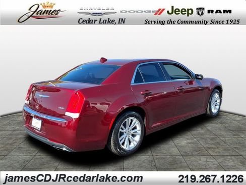 Used 2017 Chrysler 300 Limited image 4
