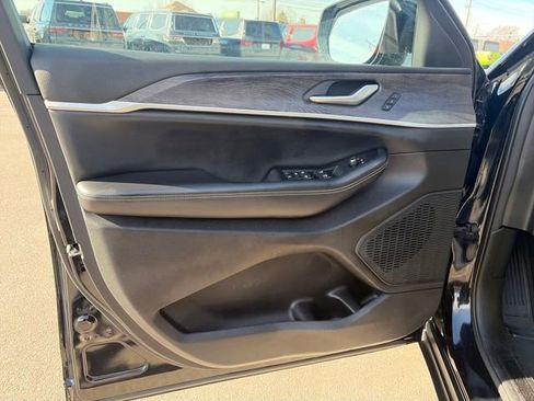 Certified 2024 Jeep Grand Cherokee Limited image 24