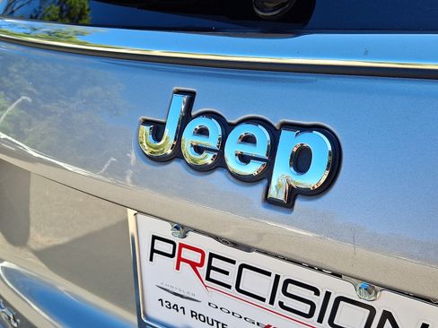 Certified 2022 Jeep Compass Limited image 29