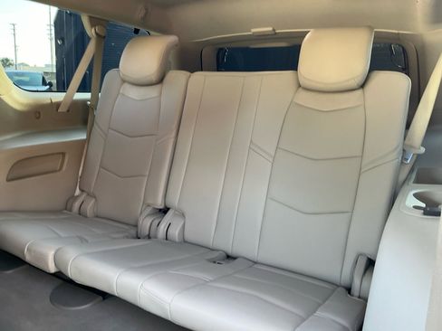 Used 2020 Cadillac Escalade ESV Premium Luxury image 30