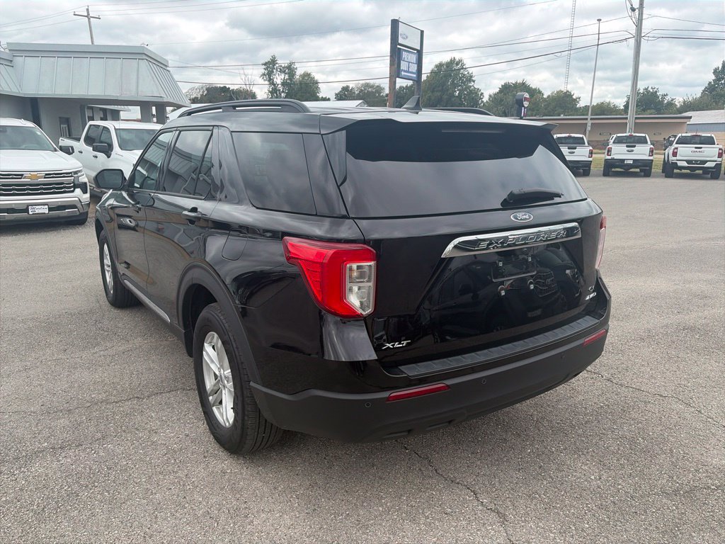 Used 2023 Ford Explorer XLT AWD/4WD image 4
