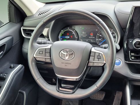 Used 2021 Toyota Highlander XLE FWD image 12