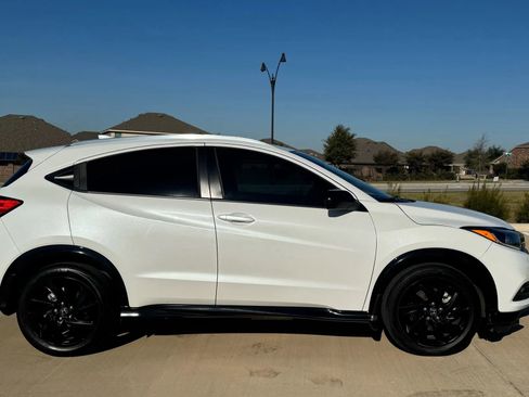 Used 2022 Honda HR-V Sport image 9