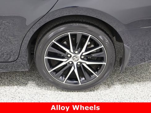 Used 2023 Toyota Camry SE image 10