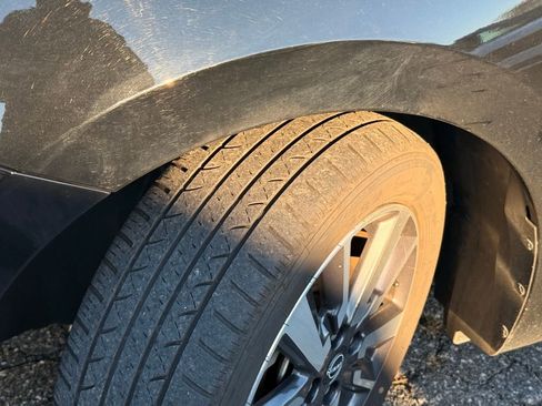 Used 2023 Nissan Versa SV image 11