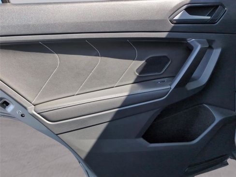 Used 2023 Volkswagen Tiguan SE R-Line image 30