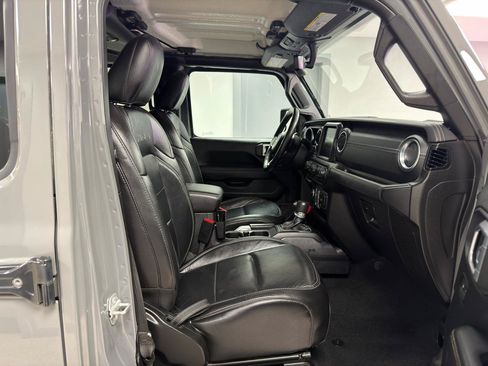 Used 2019 Jeep Wrangler Unlimited Sahara w/ Uconnect 4C Nav & Sound Group AWD/4WD image 10