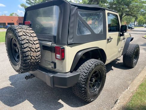 Used 2017 Jeep Wrangler Sport AWD/4WD image 5