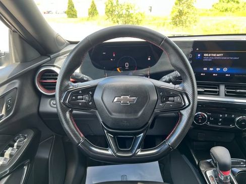 Used 2024 Chevrolet Trax RS FWD image 18