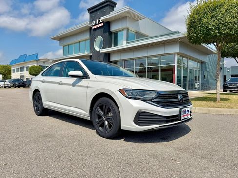 Used 2023 Volkswagen Jetta SE w/ Panoramic Sunroof Package FWD image 1