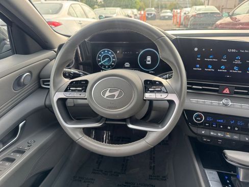 Used 2025 Hyundai Elantra SEL image 27