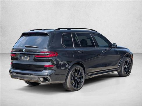 Used 2024 BMW X7 xDrive40i w/ M Sport Package AWD/4WD image 5