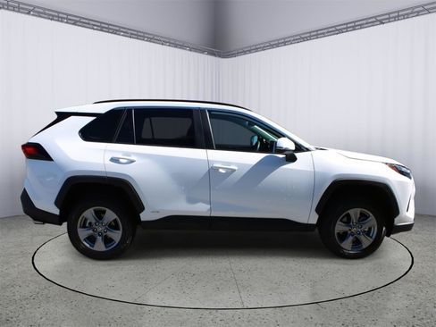 Used 2024 Toyota RAV4 LE AWD/4WD image 9