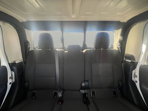 Used 2023 Jeep Gladiator Overland image 16