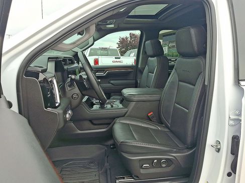 Used 2024 GMC Sierra 1500 Denali w/ Denali Reserve Package AWD/4WD image 11