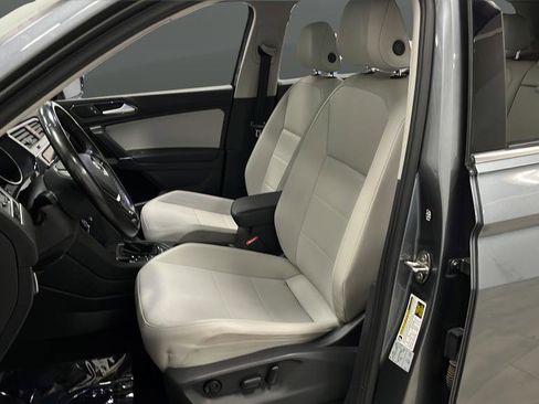 Used 2018 Volkswagen Tiguan SEL image 9