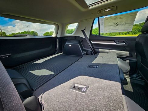 New 2026 GMC Terrain Denali w/ LPO, Floor Liner Package AWD/4WD image 39