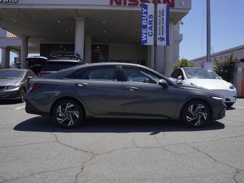 Used 2025 Hyundai Elantra SEL FWD image 3