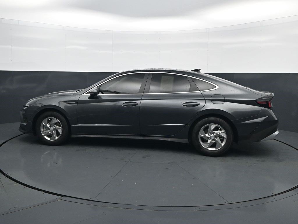 Used 2025 Hyundai Sonata SE FWD image 4
