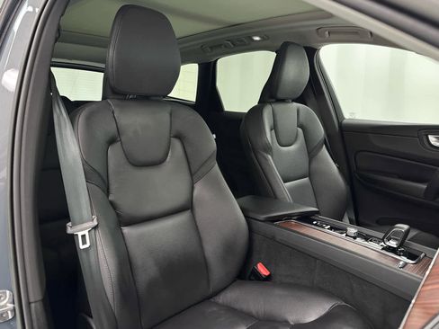 Used 2023 Volvo XC60 B5 Plus image 16