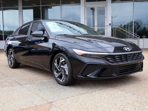 New 2025 Hyundai Elantra Sport image 7