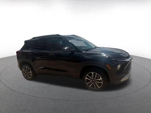 Used 2025 Chevrolet TrailBlazer LT FWD image 2