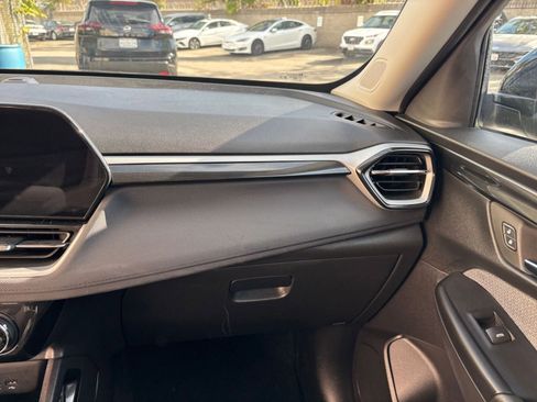 Used 2025 Chevrolet TrailBlazer LT image 35