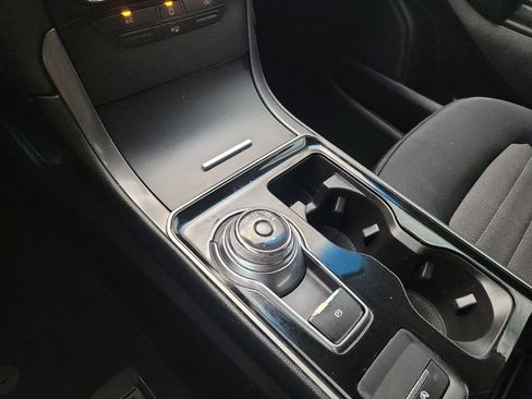 Used 2019 Ford Edge SE FWD image 26