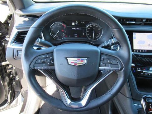 Used 2025 Cadillac XT6 Premium Luxury image 16