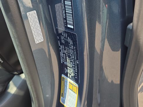 Certified 2024 Kia Carnival EX FWD image 33