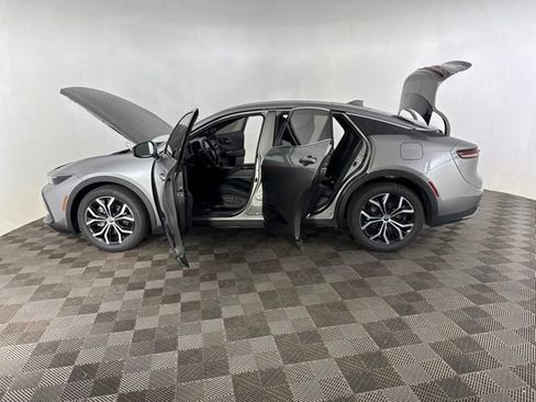 Used 2024 Toyota Crown AWD/4WD image 11