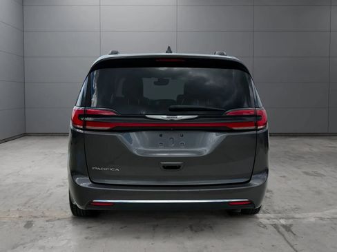 Used 2022 Chrysler Pacifica Touring-L FWD image 11